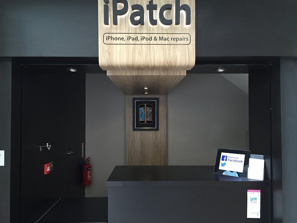Photo of the iPatch shop.